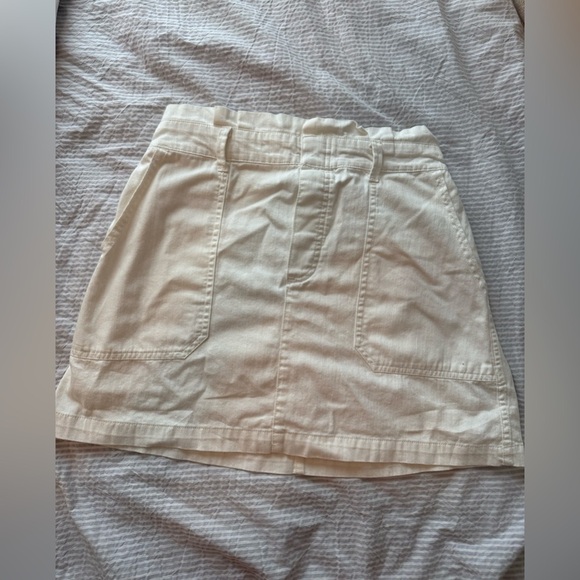 American Eagle Outfitters Dresses & Skirts - American eagle white mini skirt size medium